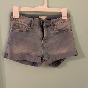 Ligh wash jean shorts can unfold folding